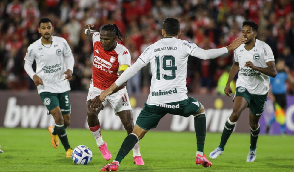 Santa Fe cayó ante Goiás y quedó eliminado en la Copa Sudamericana Independiente Santa Fe perdió en la última jugada del partido ante Goiás y quedó eliminado en la Copa Sudamericana, mientras que Independiente Medellín perdió en Copa Libertadores y jugará los 16avos de final de la Sudamericana.
