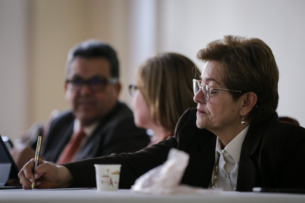 Se hundió la reforma laboral en el Congreso Un duro golpe acaba de recibir el gobierno de Gustavo Petro en el Congreso al hundirse la reforma laboral, una de las tres reformas sociales que polarizó la discusión este semestre.