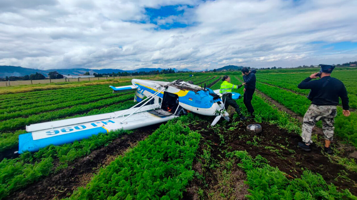 ÚLTIMA HORA: Reportan accidente aéreo en Guaymaral La Dirección Técnica de Investigación de Accidentes y la Aeronáutica Civil informaron que durante la mañana de este sábado 10 de junio se presentó un accidente aéreo en el que un avión se estrelló cerca al aeropuerto de Guaymarál.