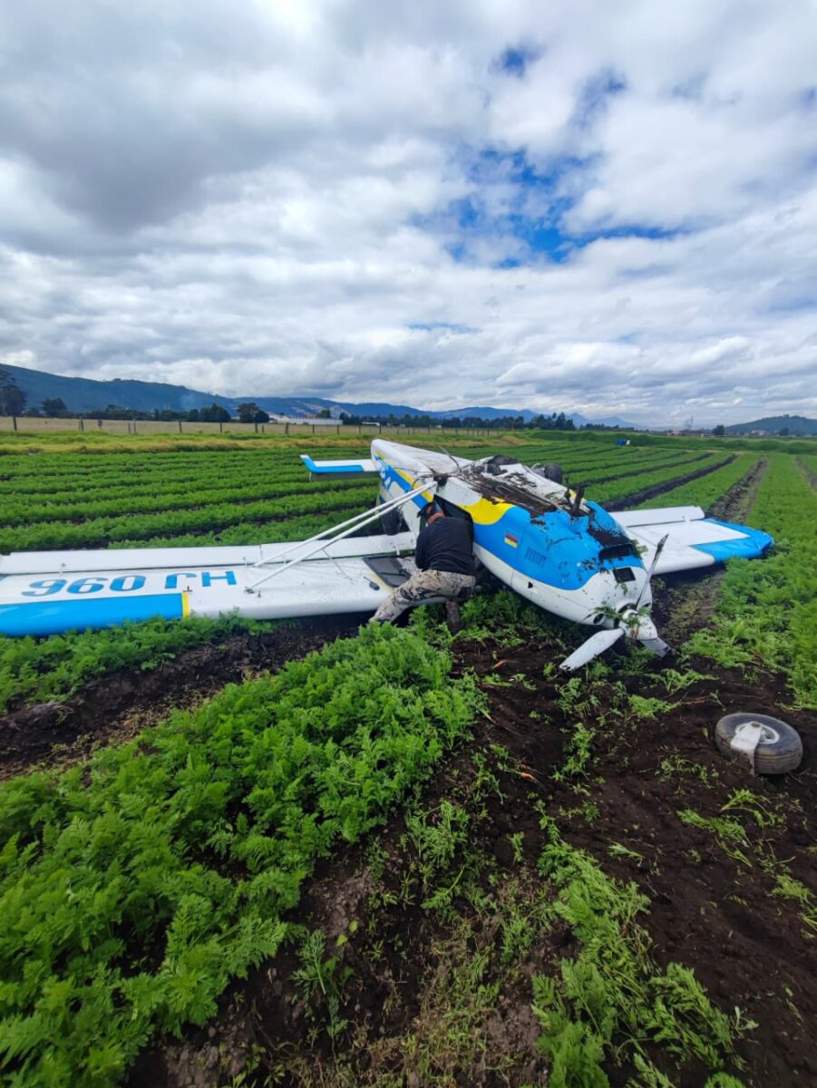 ÚLTIMA HORA: Reportan accidente aéreo en Guaymaral La Dirección Técnica de Investigación de Accidentes y la Aeronáutica Civil informaron que durante la mañana de este sábado 10 de junio se presentó un accidente aéreo en el que un avión se estrelló cerca al aeropuerto de Guaymarál.