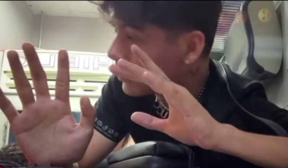 Un influencer quedó atrapado en un tiroteo mientras hacía una transmisión en vivo Un influenciador mexicano conocido en las redes sociales como 'Yo Soy Antrax' grabó el momento de terror que vivió mientras se encontraba realizando una transmisión en vivo, pues estuvo presente en el momento exacto en el que se llevó a cabo un tiroteo, situación que dejó al influenciador y a sus seguidores bastante asustados.
