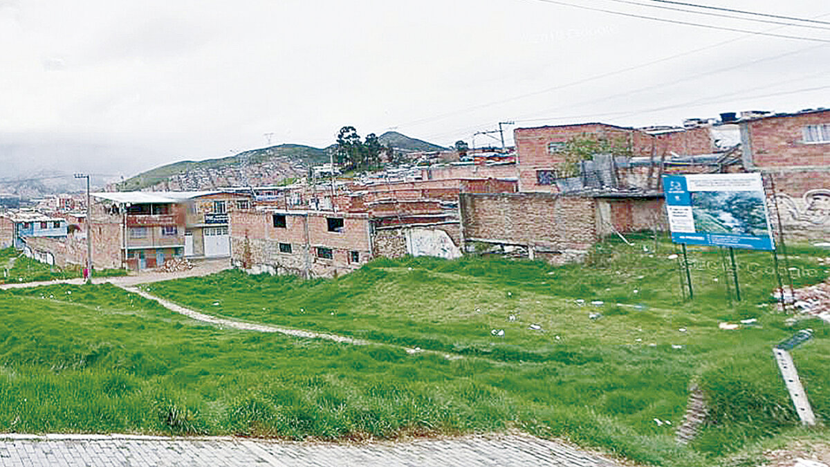 Un muerto y dos heridos en medio de atraco en Ciudad Bolívar 1 Un muerto y dos heridos en medio de atraco en Ciudad Bolívar Un hombre de 38 años falleció y otras dos personas resultaron lesionadas en medio de un hurto en Ciudad Bolívar.