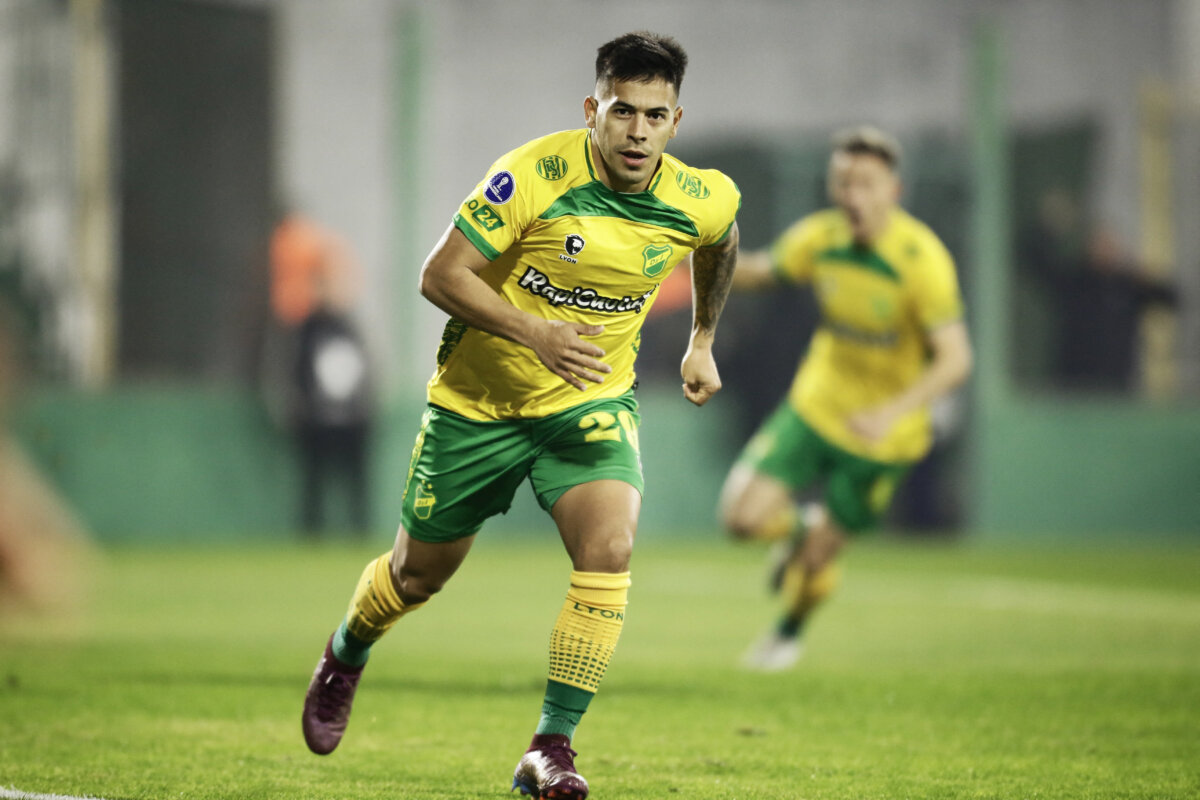 Una 'Uvita' dejó a Millonarios sin Copa Sudamericana Millonarios pasó de la celebración al llanto, luego de quedar eliminado en la fase de grupos de la Copa Sudamericana esta noche, tras caer 3 a 1 ante Defensa y Justicia en Argentina.