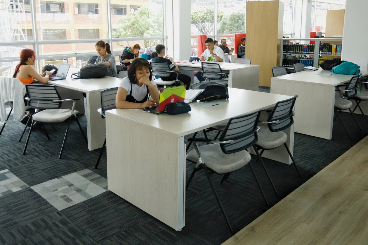 Universitarios tendrán educación gratis La primera jornada legislativa del 2023 llega este martes a su fin en el Congreso, y de ella se desprenden algunas noticias interesantes como la aprobación del recorte de vacaciones de los parlamentarios y el Plan Nacional de Desarrollo.