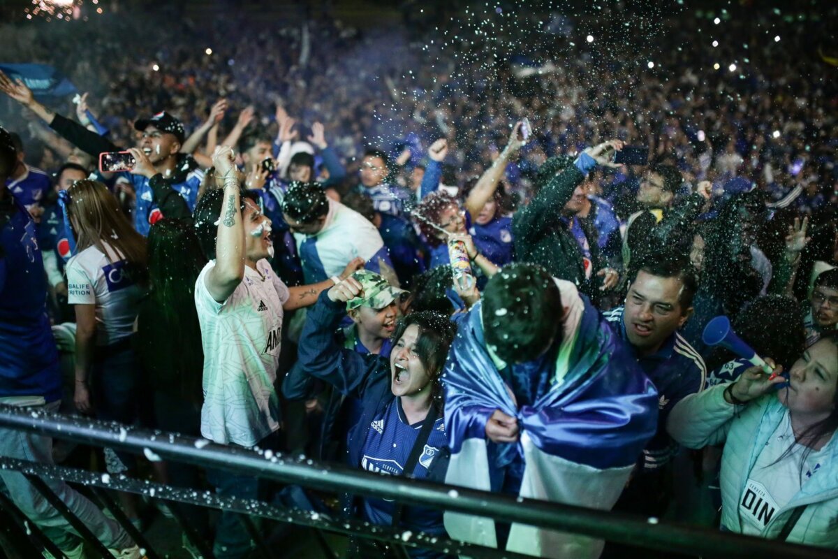 Pille si quedó ponchado en las cámaras de Q’HUBO y llévese un regalo 12 Pille si quedó ponchado en las cámaras de Q’HUBO y llévese un regalo Si usted fue de las personas que asistió al estadio Nemesio Camacho El Campín para vivir el partido de la gran final del fútbol profesional colombiano donde Millonarios salió campeón ante Nacional, puede ser el feliz ganador de un premio que Q’HUBO tiene para usted.