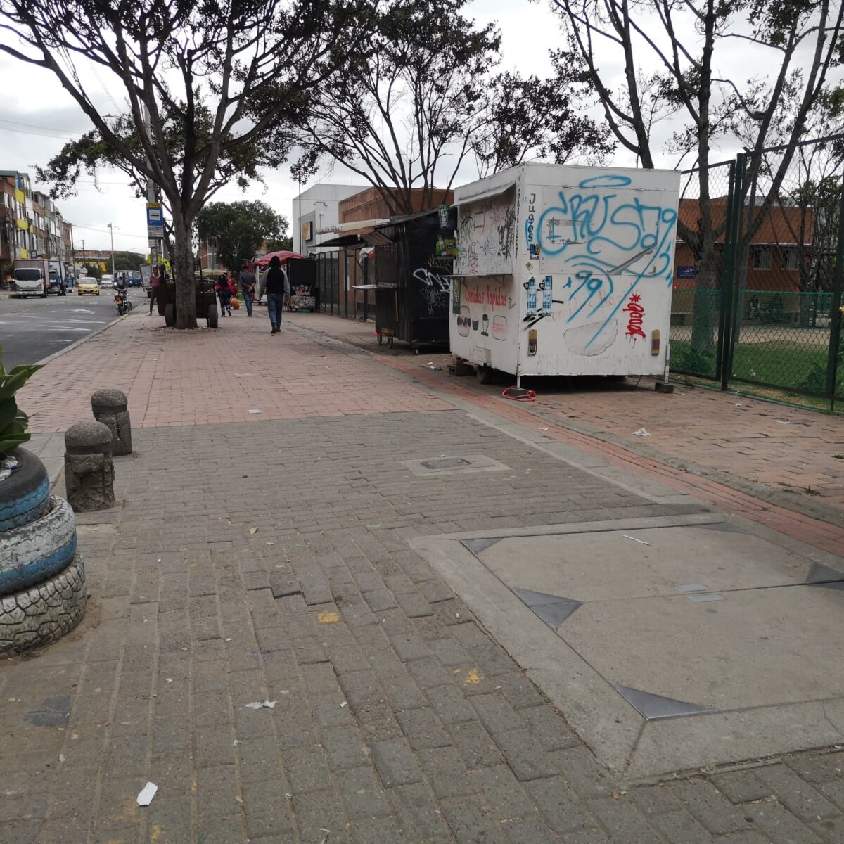 En Bosa: sicario asesinó a hombre de 52 años en El Recreo 1 En Bosa: sicario asesinó a hombre de 52 años en El Recreo Las autoridades siguen investigando el crimen que se presentó en el barrio El Recreo, de Bosa, y que cobró la vida de un hombre de 52 años, quien fue sorprendido a bala por un sicario.