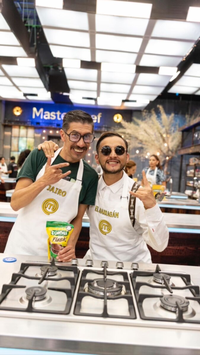 Escándalo por famosos actores que se besaron en pleno programa de 'Masterchef Celebrity' Los actores Juan Pablo Barragán y Jairo Ordóñez protagonizaron candente beso luego de ganar una competencia en el reality de cocina.