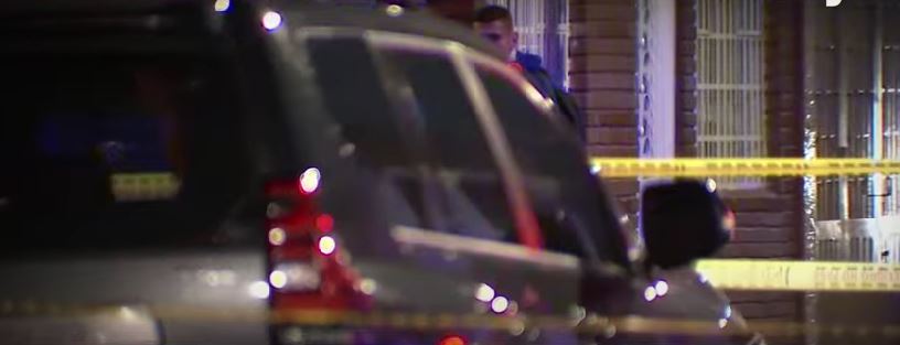 Presunto ladrón falleció en medio de un hurto en Engativá 1 Presunto ladrón falleció en medio de un hurto en Engativá Delincuentes intentaron robarle la camioneta a un escolta, pero no esperaban que el hombre reaccionara y disparara en varias ocasiones.