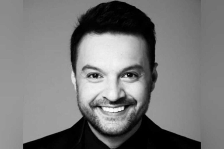 ¿El actor Julián Román fue vetado de la televisión colombiana? 1 ¿El actor Julián Román fue vetado de la televisión colombiana? El actor Julián Román es conocido por se un activista que lucha a favor de los derechos de los actores en Colombia.