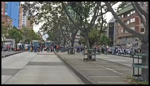 A esta hora: Bloqueos en la Avenida Caracas por protestas 1 A esta hora: Bloqueos en la Avenida Caracas por protestas