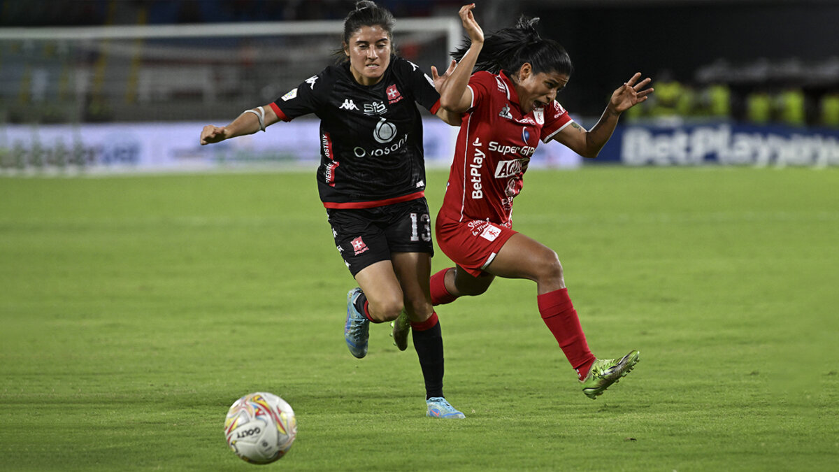 ¡Si no se sufre no vale! Santa Fe se coronó campeón de la Liga Femenina de fútbol Santa Fe se coronó campeón de la Liga Femenina de fútbol colombiano tras empatar sin goles contra América de Cali en el Pascual Guerrero, luego de la victoria 2 a 0 en el juego de ida, disputado en El Campín.