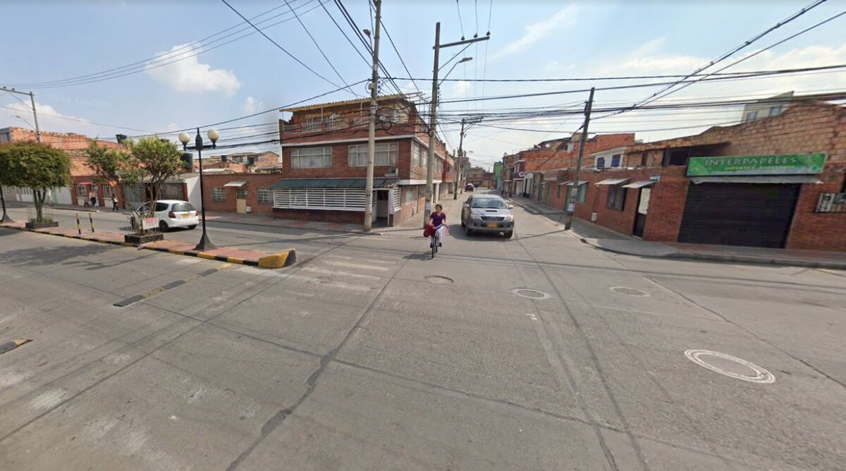 A bala asesinaron a Edgardo en Funza Edgardo Alfonso Rodríguez, de 23 años, falleció tras recibir un impacto de bala en la cabeza en Funza (Cundinamarca). El joven alcanzó a ser trasladado a un centro asistencial pero debido a la gravedad de la herida falleció.