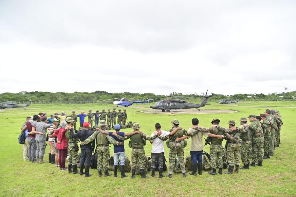 ¡Es un milagro! Aparecieron con vida los cuatro niños perdidos en el Guaviare Fuentes de las Fuerzas Militares confirmaron que los cuatro niños que habían desaparecido en la selva del Guaviare durante un accidente aéreo, fueron encontrados con vida.
