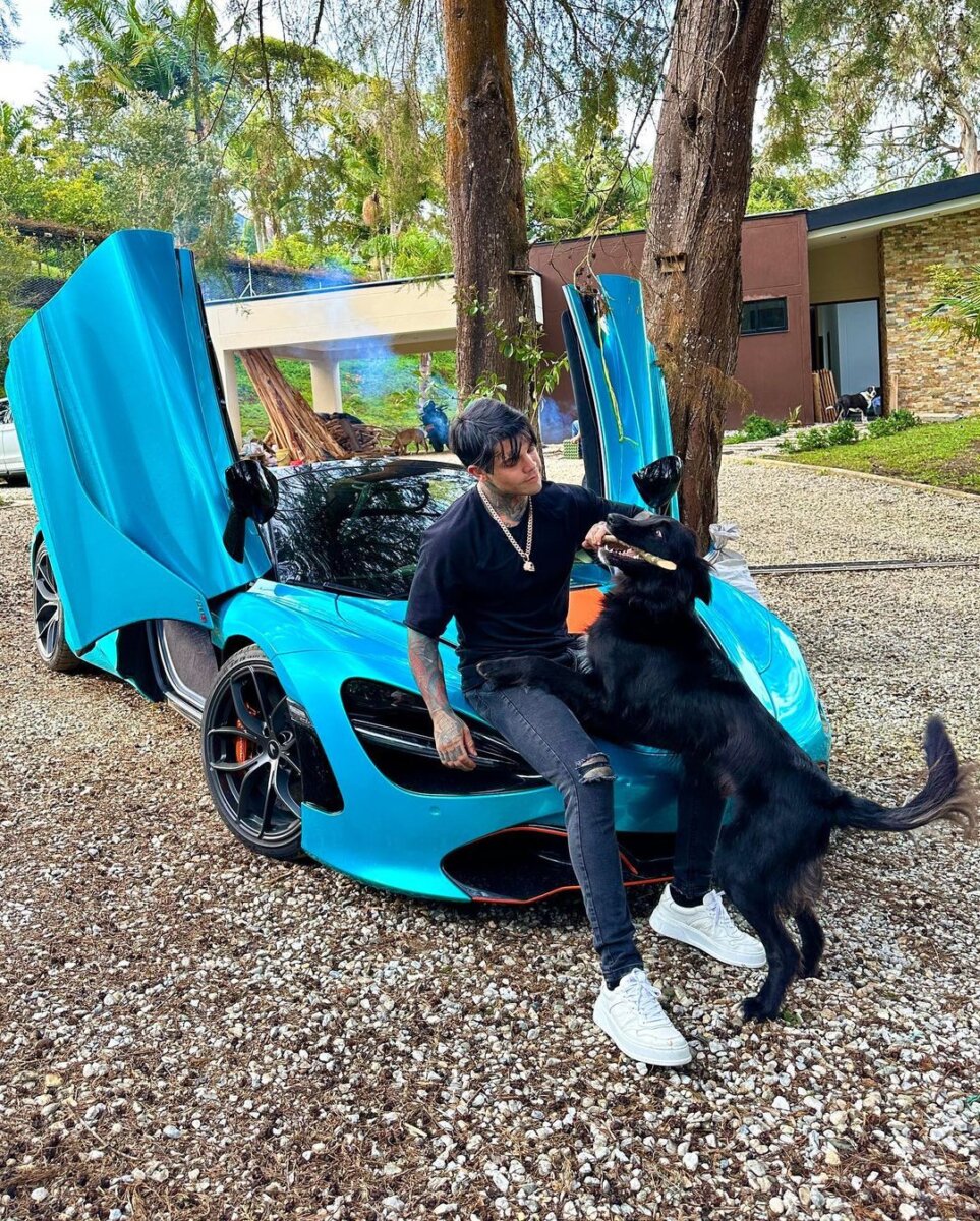 ¡Impresionante! la lujosa casa que Yeferson Cossio construirá para sus perros 1 ¡Impresionante! la lujosa casa que Yeferson Cossio construirá para sus perros Yeferson Cossio es uno de los creadores de contenido que se ha caracterizado por ayudar con su gran fortuna a varias personas que lo necesitan, entre ellos a los animales callejeros.