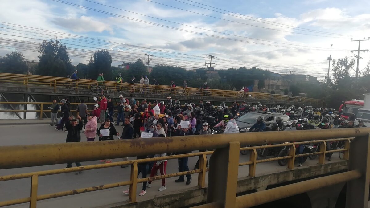 ¡Pilas! Se presentan bloqueos por la calle 13 y hay congestión en la movilidad 1 ¡Pilas! Se presentan bloqueos por la calle 13 y hay congestión en la movilidad Por manifestaciones en la calle 13 a esta hora se presentan problemas en la movilidad por la localidad de Fontibón.