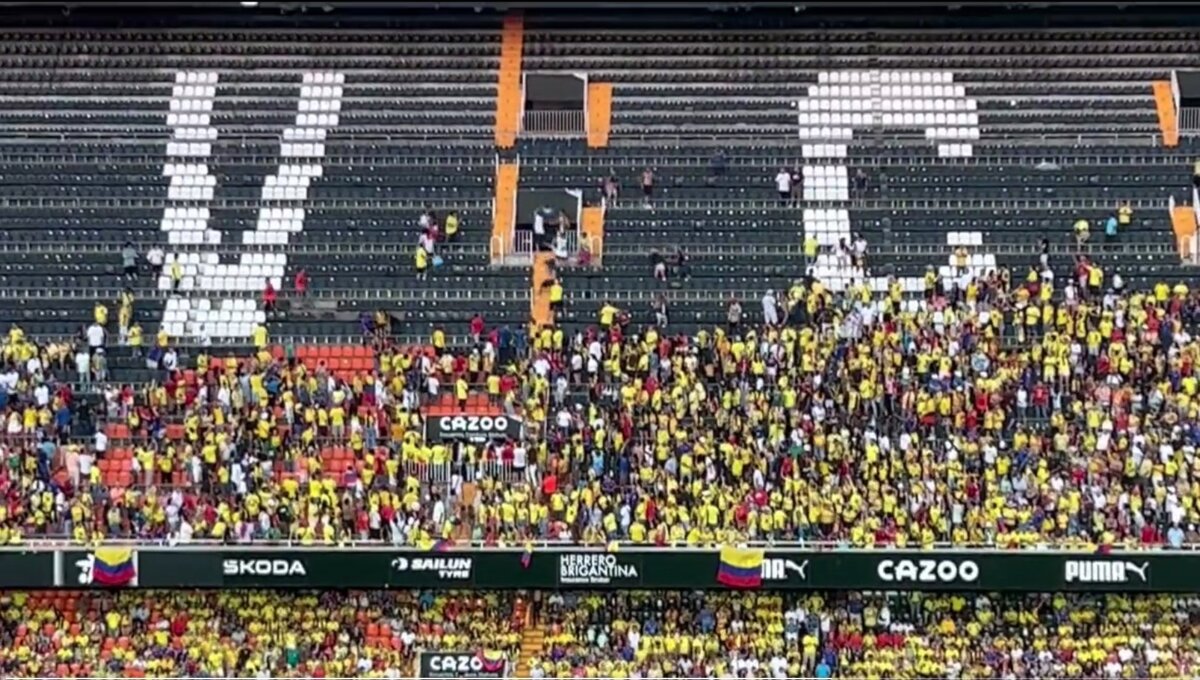 ¡Qué oso! Hinchas de la 'Tricolor' se agarraron en estadio de España Hinchas de la Selección Colombia se agarraron en pleno partido que se disputa en España. En video quedó registrado el bochornoso hecho.