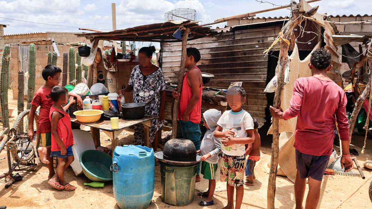¿Estado de emergencia para la Guajira? 1 ¿Estado de emergencia para la Guajira? Debido a la escasez de agua y muertes por desnutrición de menores de edad en la Guajira, el Presidente Gustavo Petro anunció que estaría alistando un decreto para declarar el Estado de Emergencia económica y social en el departamento. A continuación les contamos en qué consiste y cómo se llevará a cabo.