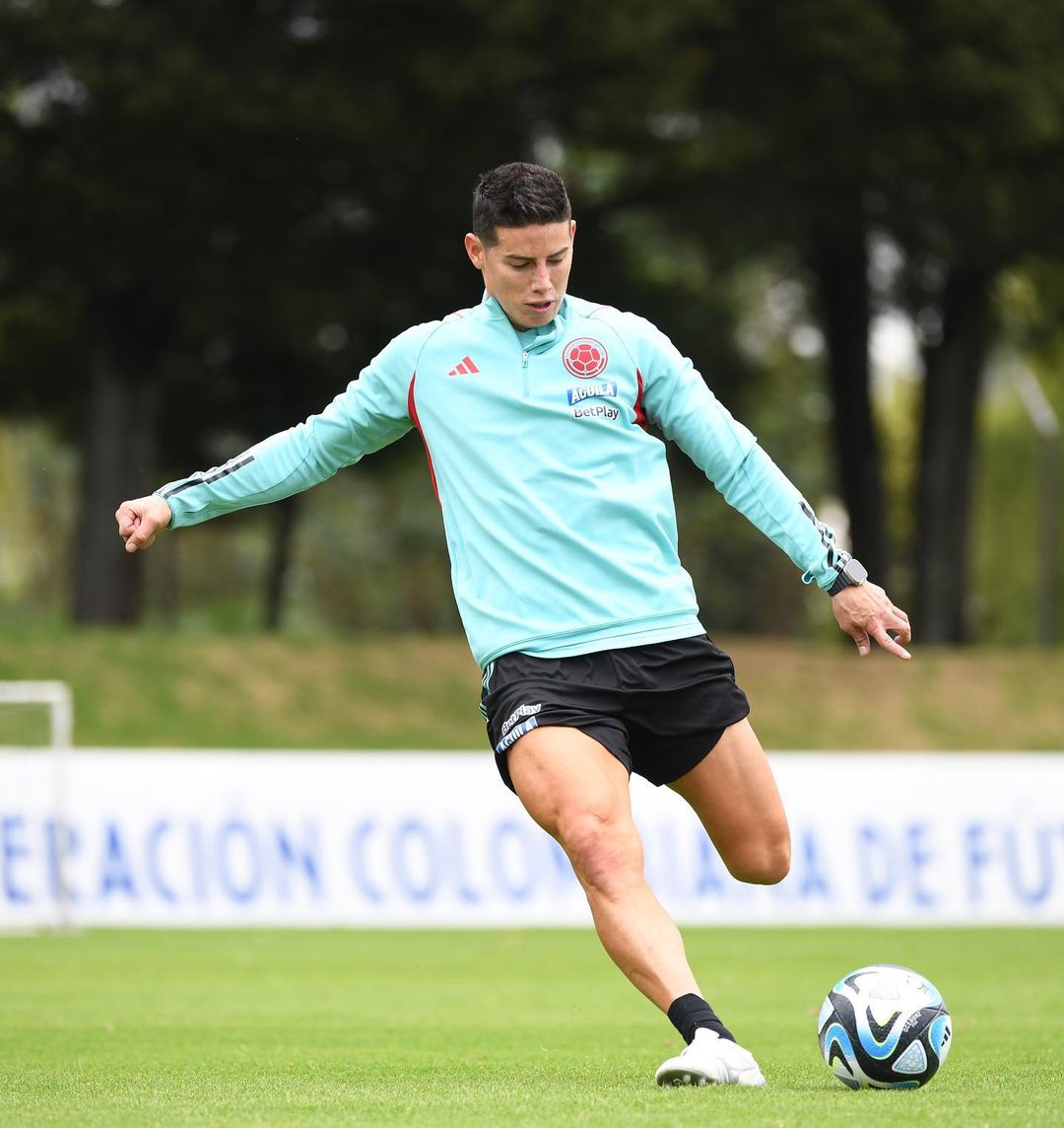 ¿Se define el futuro de James Rodríguez? Hace algunas semanas el futbolista colombiano James Rodríguez terminó su vinculación, de mutuo acuerdo, con el Olympiakos de Grecia. Esta noticia impactó a los medios europeos y nacionales porque el cucuteño estaba teniendo una continuidad importante, lo cual era un aspecto positivo para su rendimiento físico y sus posibilidades de estar con la Selección Colombia.