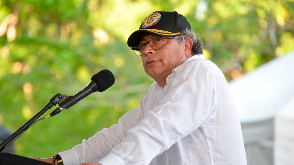 ¿Se ‘descarriló’ el gobierno de Gustavo Petro? 3 ¿Se ‘descarriló’ el gobierno de Gustavo Petro? El Gobierno Nacional está en el foco mundial gracias al análisis que hizo el periodista Matthew Bristow, editor de Economía y Gobierno para América Latina de Bloomberg, uno de los portales financieros y del mercado bursátil más grandes de Estados Unidos. El análisis, titulado ‘Cómo se descarriló la primera presidencia de izquierda en Colombia’, fue publicado en The Washington Post, uno de los diarios más importantes de Estados Unidos.