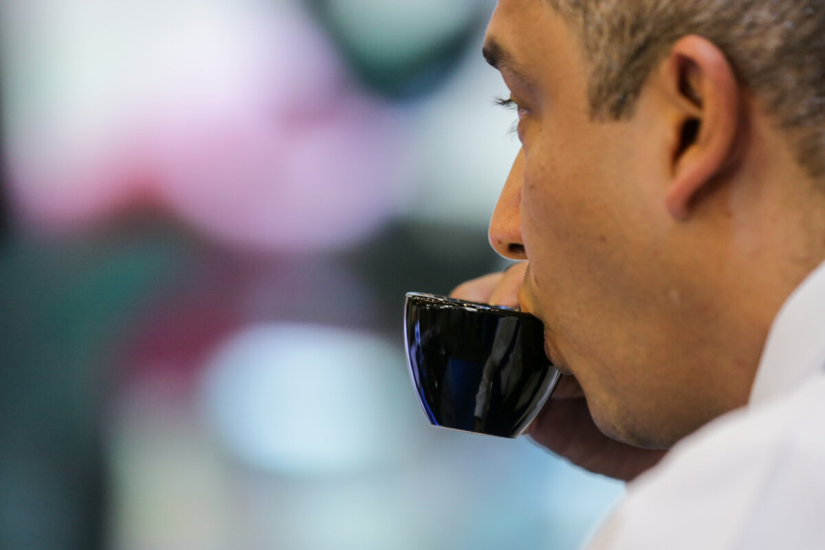 ¿Tomar café en ayunas es malo? Aquí le contamos 1 ¿Tomar café en ayunas es malo? Aquí le contamos El café es una de las bebidas más consumidas en el mundo, pero tomarlo con el estómago vacío puede tener efectos negativos en la salud.