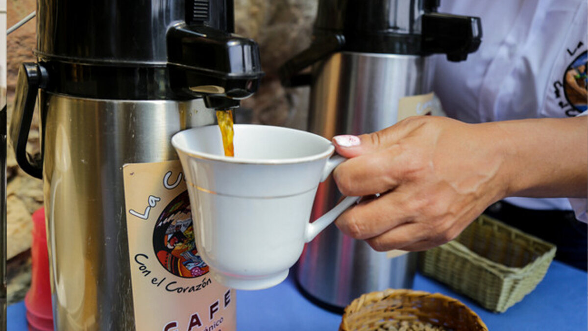 ¿Tomar café en ayunas es malo? Aquí le contamos 6 ¿Tomar café en ayunas es malo? Aquí le contamos El café es una de las bebidas más consumidas en el mundo, pero tomarlo con el estómago vacío puede tener efectos negativos en la salud.