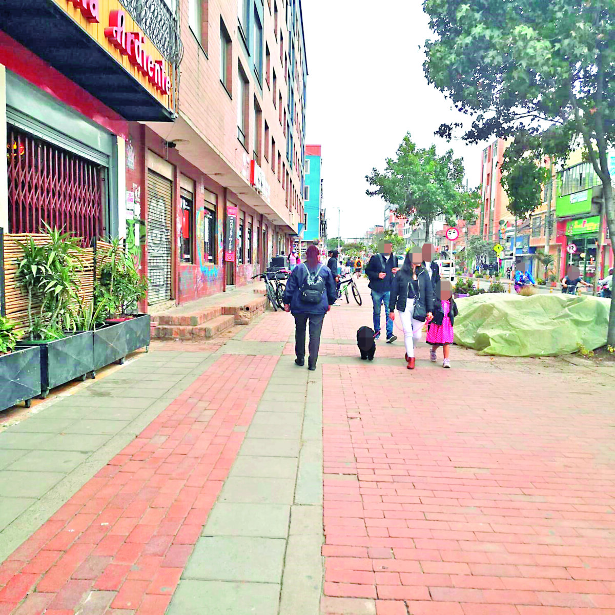 Asesinan a Stiven en Soacha 1 Asesinan a Stiven en Soacha En horas de la madrugada de este domingo, justo cuando cerraban los comercios en el municipio de Soacha, se presentó un nuevo hecho violento que cobró la vida de un pelado. De acuerdo con las primeras versiones, en el sector conocido como El Tropezón se presentó una violenta riña y fue allí donde el joven resultó apuñalado.