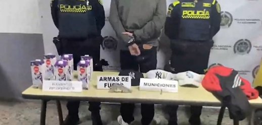 EN VIDEO: Indignante robo a un supermercado en Usme En video quedó registrado el momento en el que dos sujetos ingresan a robar en una tienda D1 ubicada en el barrio Valles de Cafam, en la localidad de Usme.