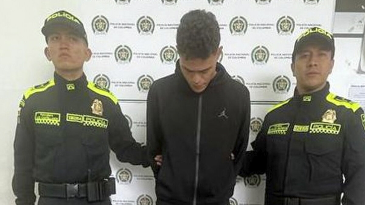 A la cárcel sujeto que le hurtó 176 millones a comerciante en Usaquén 10 A la cárcel sujeto que le hurtó 176 millones a comerciante en Usaquén El sujeto acusado de haberle hurtado 176 millones de pesos a un comerciante este viernes a plena luz del día en la localidad de Usaquén, fue enviado a la cárcel este lunes.