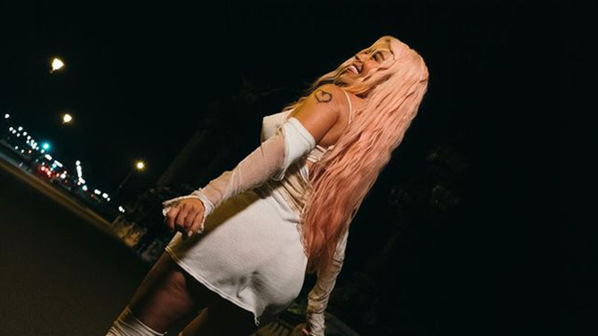 Karol G sufrió accidente en pleno concierto y mostró más de la cuenta Karol G resultó mostrando más de la cuenta luego de sufrir problemas con su vestuario.