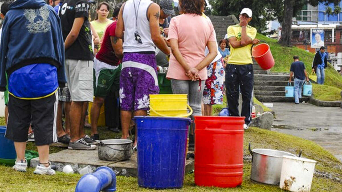 Alístese para los cortes de agua programados para hoy 6 Alístese para los cortes de agua programados para hoy Debido a obras de reparación y mantenimiento de las redes de distribución de agua en algunos sectores de la ciudad y para garantizar el suministro continuo a toda la ciudadanía, la Empresa de Acueducto y Alcantarillado de Bogotá (EEAB), suspenderá temporalmente el servicio en diferentes puntos.