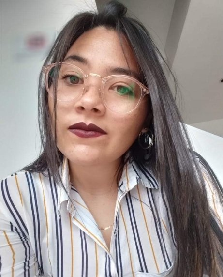 Andrea, la joven que murió tras chocar contra un poste en Suba 2 Andrea, la joven que murió tras chocar contra un poste en Suba Andrea Quiroz conducía su moto por la localidad de Suba este fin de semana cuando chocó contra un poste. El aparatoso accidente le cobró la vida a esta joven. Esta es su historia: