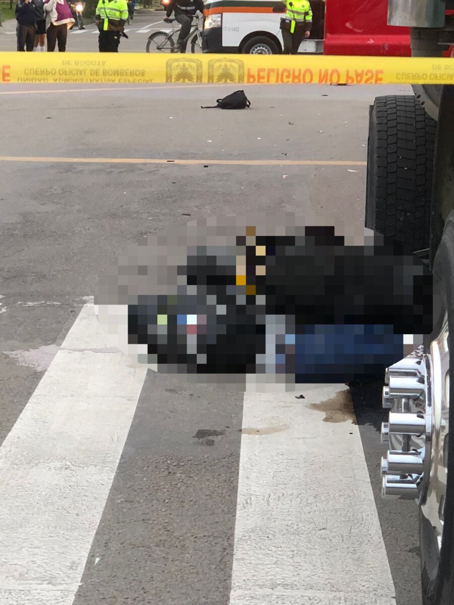 Aparatoso accidente de tránsito cobró la vida de un motociclista en Bosa Un trágico accidente de tránsito resultó cobrando la vida de un motociclista en Bosa.
