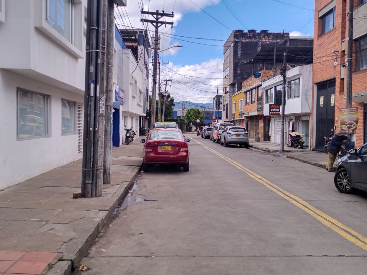 ¡No hay derecho! Pillos no perdonan ni a los adultos mayores en Fontibón Q'HUBO conoció que los adultos mayores se han convertido en el blanco predilecto para los ladrones en Fontibón. Esto fue lo que nos contó la comunidad.