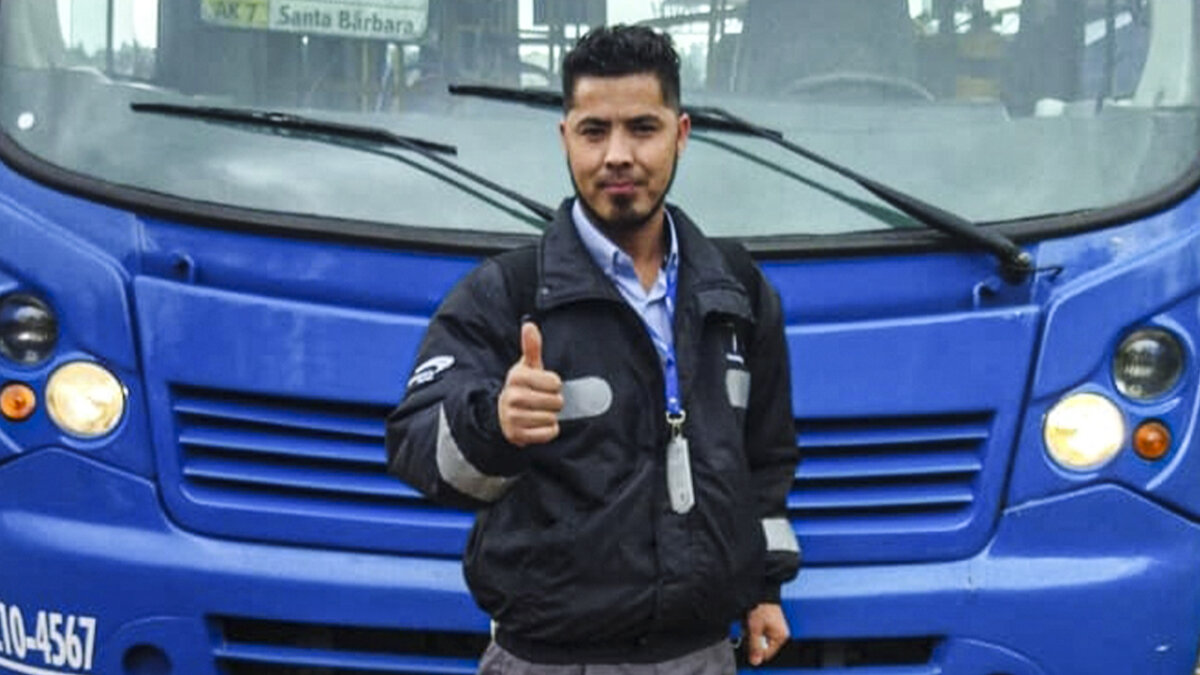 Crimen a bala en Ciudad Bolívar cobró la vida de un conductor del Sitp 2 Crimen a bala en Ciudad Bolívar cobró la vida de un conductor del Sitp El crimen del hombre, identificado como Francisco Suárez, de 33 años, y quien se desempeñaba como conductor del Sitp, interrumpió el descanso de los habitantes del barrio El Edén, en Ciudad Bolívar.