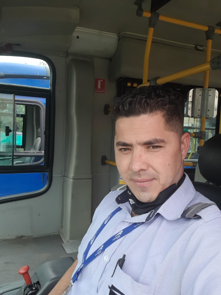 Crimen a bala en Ciudad Bolívar cobró la vida de un conductor del Sitp 2 Crimen a bala en Ciudad Bolívar cobró la vida de un conductor del Sitp El crimen del hombre, identificado como Francisco Suárez, de 33 años, y quien se desempeñaba como conductor del Sitp, interrumpió el descanso de los habitantes del barrio El Edén, en Ciudad Bolívar.