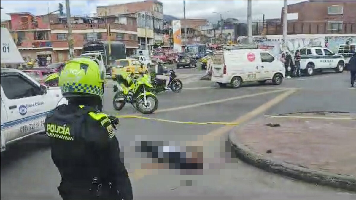 Con un disparo en la cara acabaron con la vida de un joven en Rafael Uribe 2 Con un disparo en la cara acabaron con la vida de un joven en Rafael Uribe Sicarios acabaron con la vida de un joven en plena calle del barrio Santa Lucía, de Rafael Uribe.