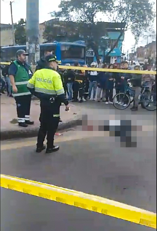Con un disparo en la cara acabaron con la vida de un joven en Rafael Uribe 1 Con un disparo en la cara acabaron con la vida de un joven en Rafael Uribe Sicarios acabaron con la vida de un joven en plena calle del barrio Santa Lucía, de Rafael Uribe.