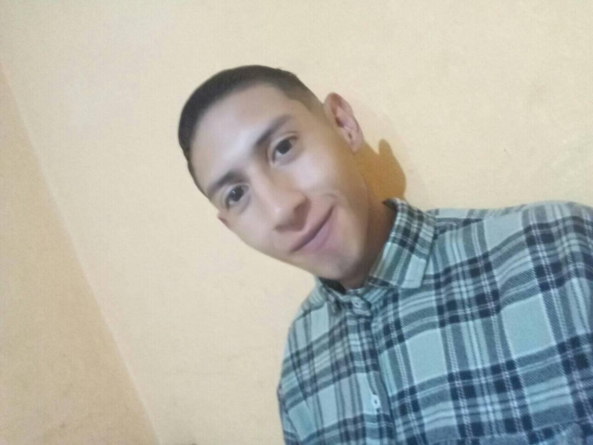 En Ciudad Bolívar exigen justicia por el crimen a puñal de Stiven El crimen del joven de 23 años en Ciudad Bolívar ocurrió cerca del parque Illimaní, por el sector de El Paraíso.