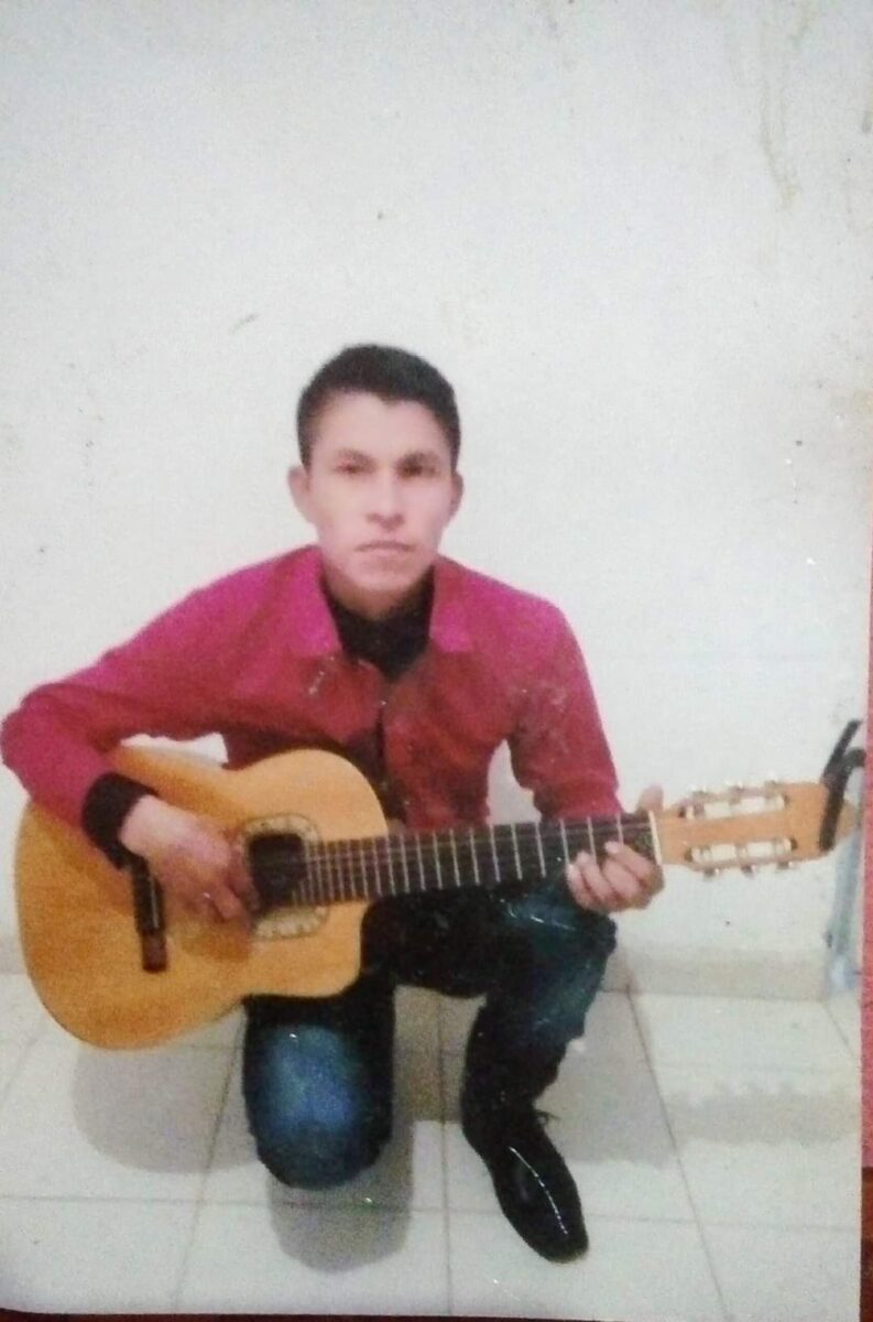 Indignación por crimen de músico en Soacha 2 Indignación por crimen de músico en Soacha Un músico de 32 años fue la víctima del crimen con arma cortopunzante que se produjo en el sector de Cazuca, en Soacha, el cual ha dejado estupefactos a los habitantes de la zona, puesto que los agresores huyeron del lugar como si nada.