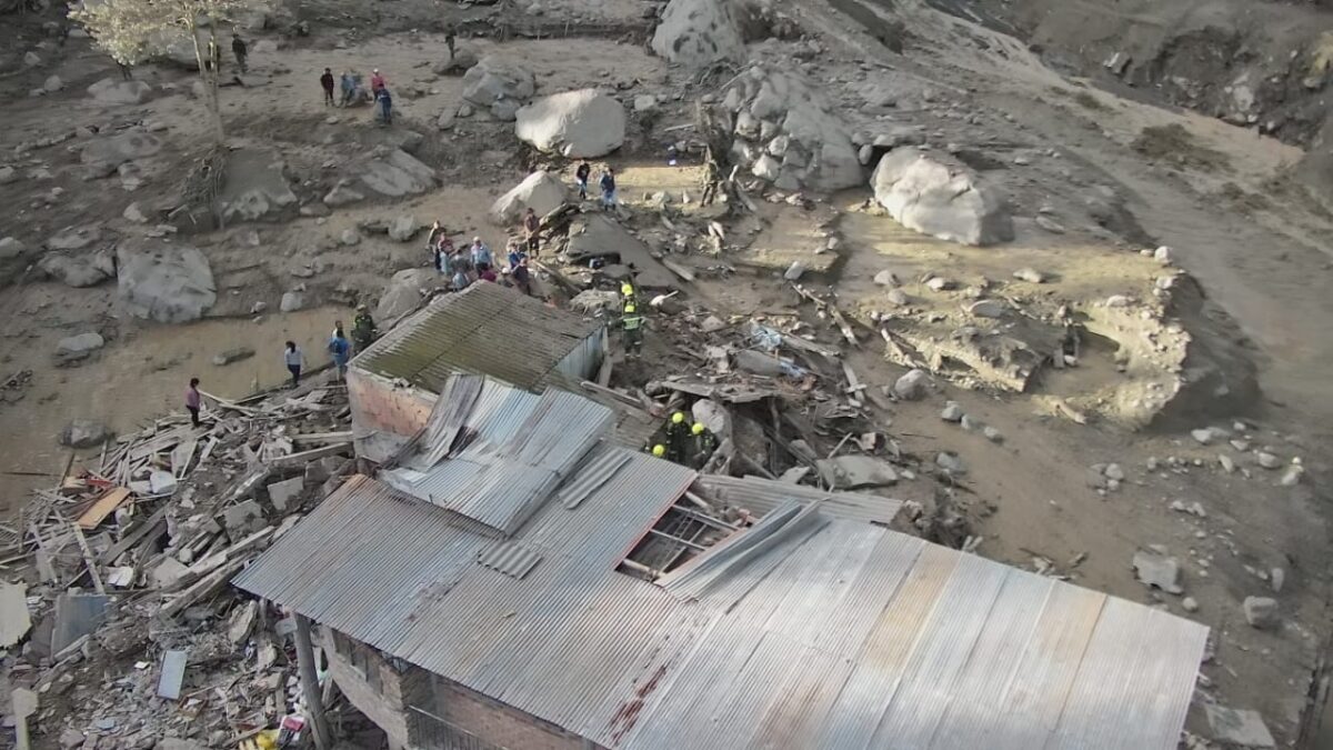 Así avanzan las labores de rescate de las víctimas de la avalancha en Quetame 1 Así avanzan las labores de rescate de las víctimas de la avalancha en Quetame Las autoridades y organismos de rescate retomaron este jueves las labores de búsqueda y rescate en la zona afectada por la avalancha ocurrida en la vereda Naranjal, jurisdicción del municipio de Quetame (Cundinamarca), en donde han sido rescatados los cuerpos de 20 víctimas mortales.