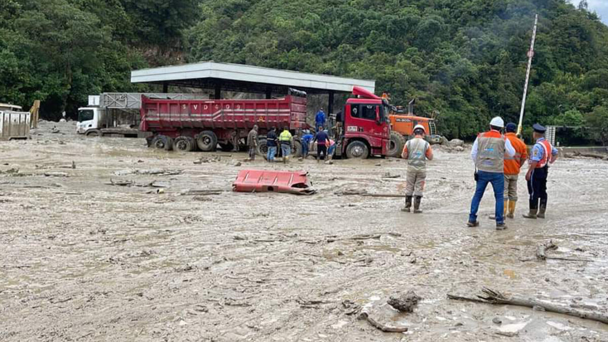 Tragedia en Quetame: a 14 muertos asciende el número de víctimas 8 Tragedia en Quetame: a 14 muertos asciende el número de víctimas La Gobernación de Cundinamarca confirmó que el número de muertos por la avalancha en Quetame incrementó a 14, y aún siguen las labores para dar con los cuerpos de 20 personas que continúan desaparecidas.