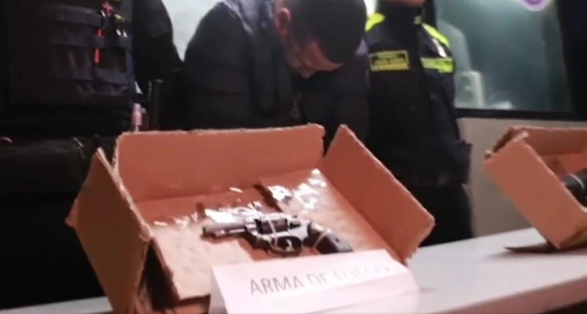 Bandido fue abatido por la Policía tras intento de robo en Colina Campestre Durante la noche de este miércoles, la Policía Metropolitana de Bogotá logró abatir a un delincuente y capturaron a su cómplice luego de intentar robar una camioneta de alta gama en el sector de Colina Campestre, al norte de la ciudad.