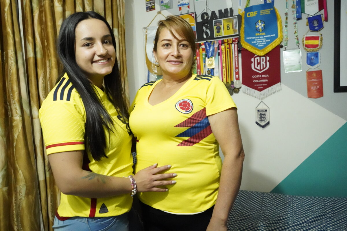 María Camila Reyes, la crack de la Selección Colombia Femenina que surgió de Fontibón 2 María Camila Reyes, la crack de la Selección Colombia Femenina que surgió de Fontibón Los familiares de la futbolista de la Selección Colombia, quien también ganó el título de la Liga Femenina con Independiente Santa Fe, contaron cómo ha sido el camino de María Camila, un ejemplo de disciplina y perseverancia.