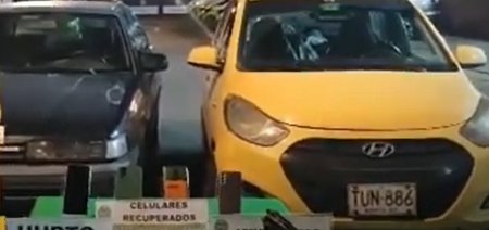 Robo a mano armada en un bar de Engativá 1 Robo a mano armada en un bar de Engativá Siete ladrones robaron a las personas que se encontraban al interior de un bar de Engativá.