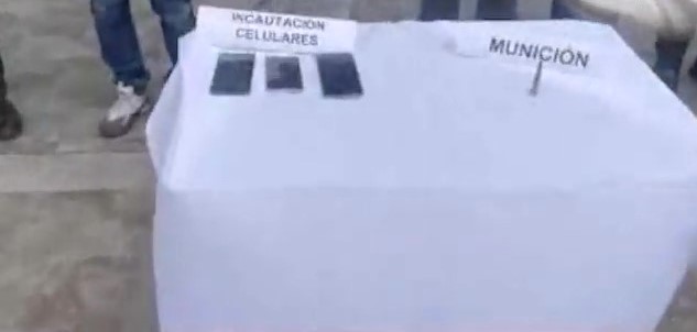 Cayó peligrosa banda de fleteros en Cundinamarca 2 Cayó peligrosa banda de fleteros en Cundinamarca La Policía de Cundinamarca informó que en las últimas horas se logró la desarticulación de una peligrosa banda criminal conocida como 'Los Marcas' que se dedicaba al hurto bajo la modalidad de fleteo en varios municipios de Cundinamarca, estos pillos tenían en la mira a ciudadanos que retiraban grandes cantidades de dinero para caerles a las salidas de los bancos y robarles el billetico.