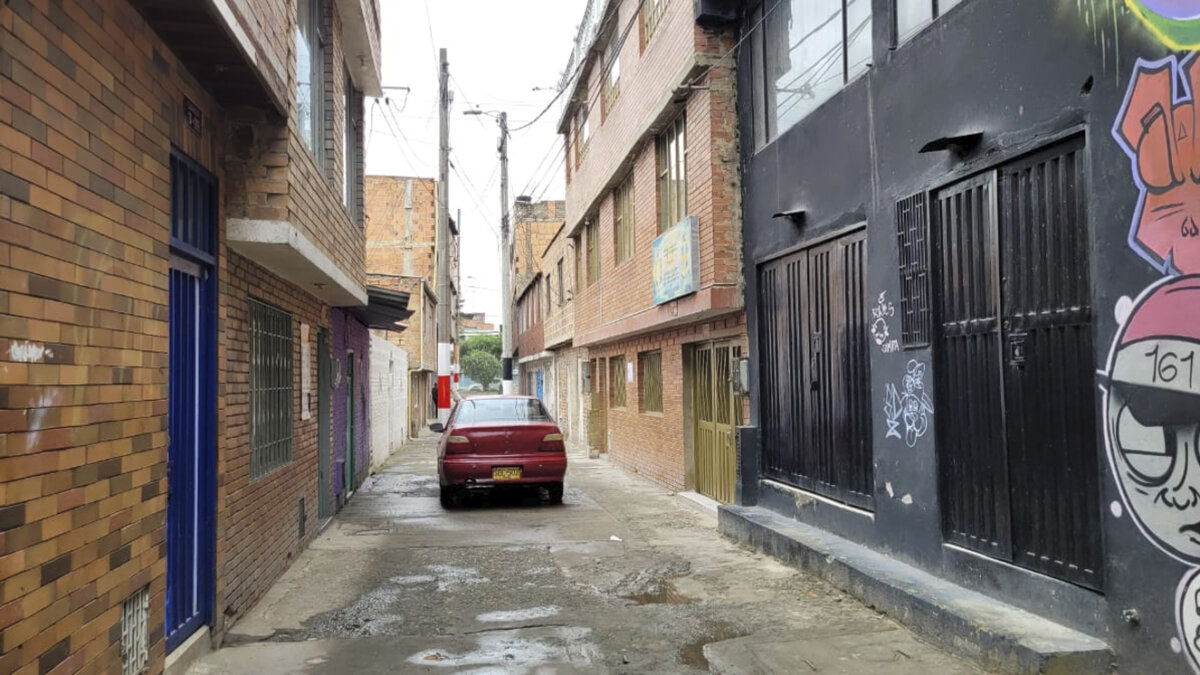 Comunidad asesinó a joven que minutos antes había hurtado en Soacha Un joven fue vilmente asesinado por la comunidad enfurecida del barrio Porvenir, en Soacha, minutos después de que le hurtara un celular a un menor de edad.