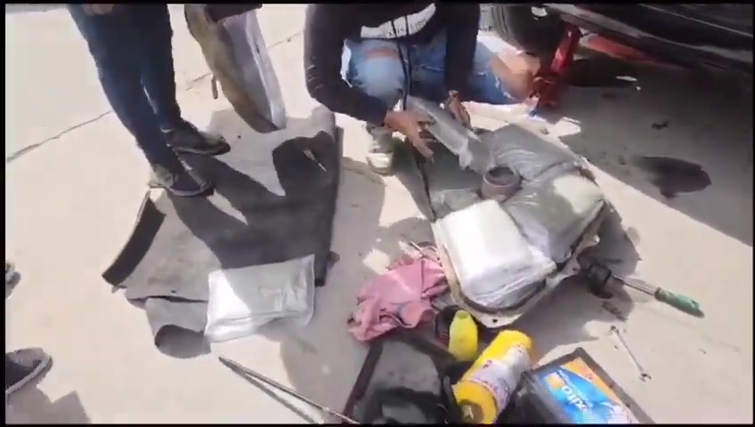 Con perro antinarcóticos capturaron a alias 'El Viejo' en Soacha Durante un operativo de la Policía Metropolitana de Soacha se logró la captura de alias 'El Viejo', el cual se dedicaba al expendio de droga en las comunas 2 y 3 del municipio vecino. El sujeto fue capturado gracias a la labor de un perro antinarcóticos que pudo olfatear un cargamento de marihuana que el hoy detenido transportaba en el tanque de gasolina de un carro particular.