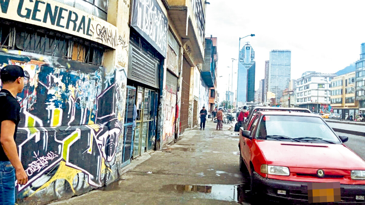 Crimen a bala de medianoche por el Santa Fe El más reciente crimen en la localidad de Los Mártires se presentó en el Santa Fe, donde las balas acabaron con la vida de un reciclador de la zona, y es tal la situación por el sector que muchos prefieren no hablar.