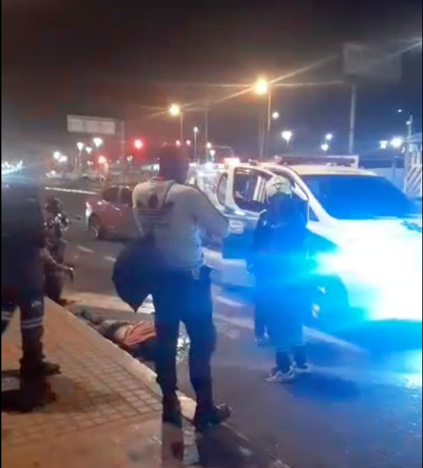 De la palabras pasaron a los golpes: crimen entre recicladores en Kennedy 1 De la palabras pasaron a los golpes: crimen entre recicladores en Kennedy Algunos testigos del crimen ocurrido en Kennedy aseguraron que tras un cruce de improperios, uno de los recicladores golpeó al otro con un objeto contundente.