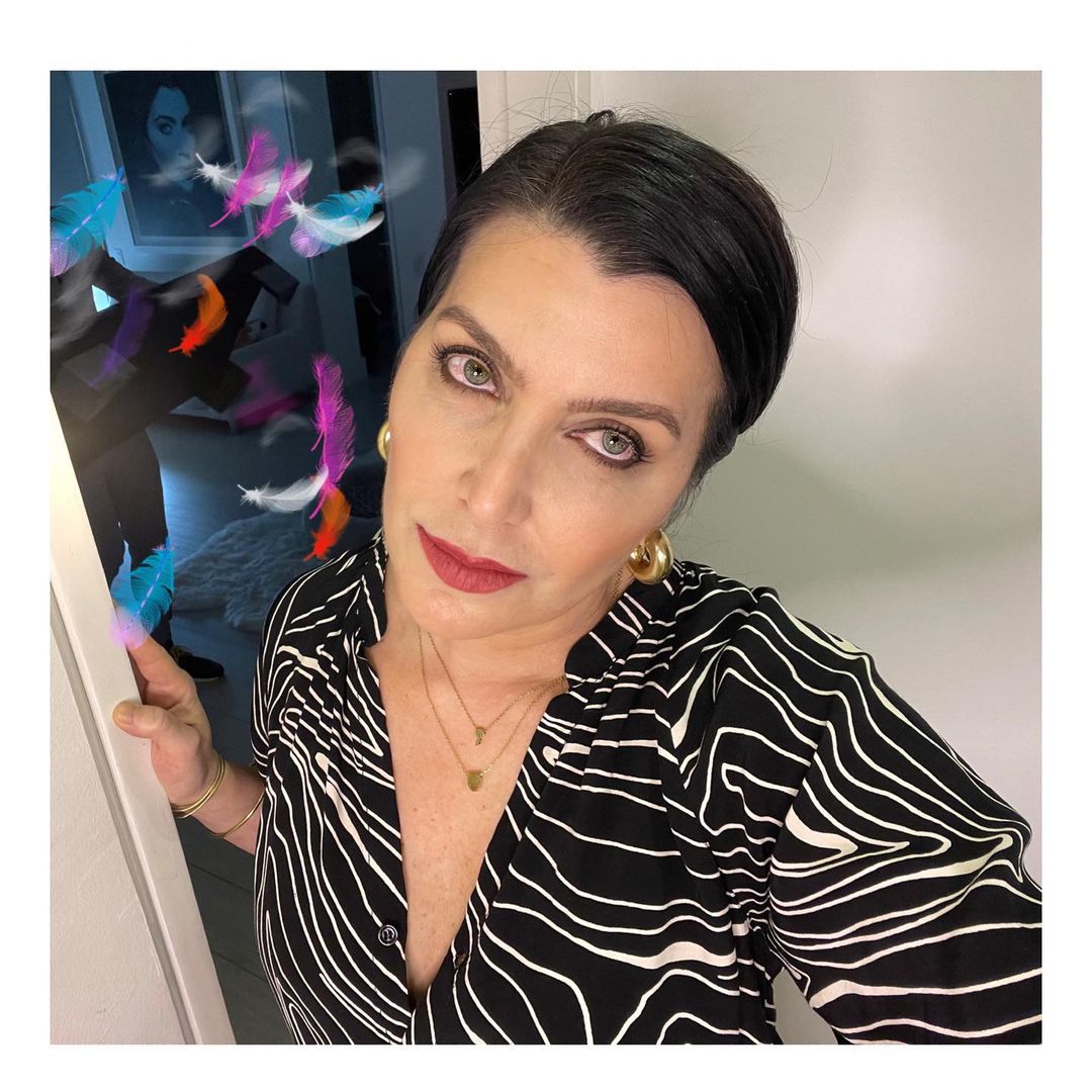 Isabella Santo Domingo: de la actuación a la escritura Isabella Santo Domingo está dedicada actualmente a la escritura.